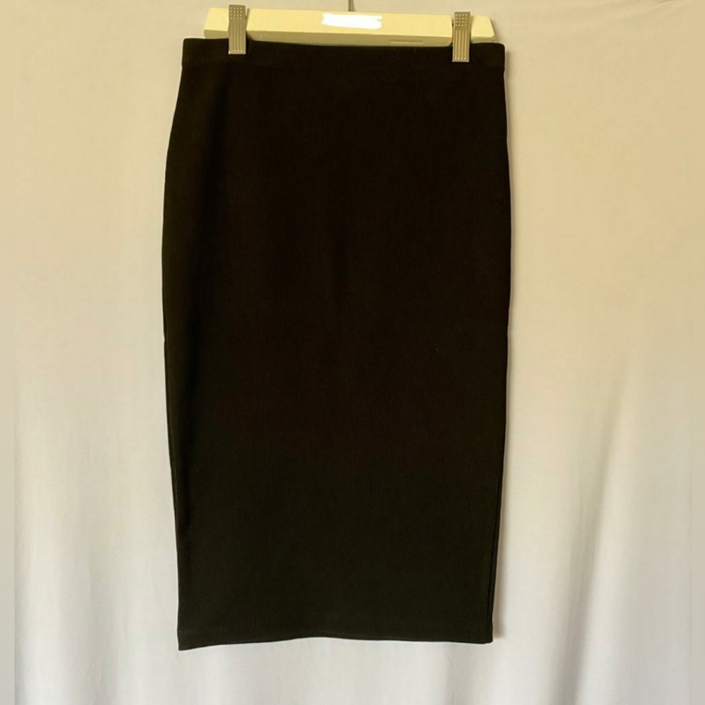 2/25  Stretchy midi ribbed black pencil skirt